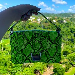 ZARA PURSE💚